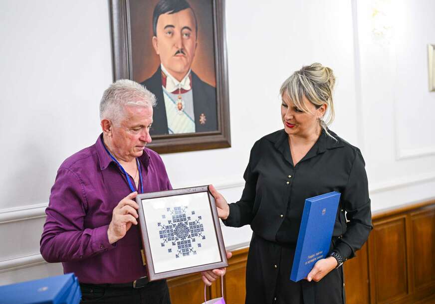 U Gradskoj upravi upriličen je prijem za Ansambl narodnih igara i pjesama „Mladost“