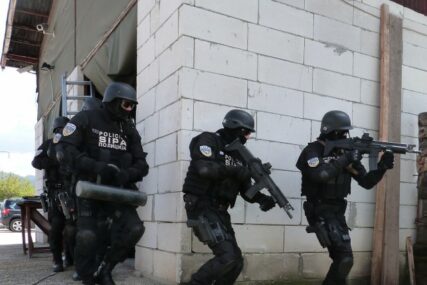 Bijeljina pod opsadom policije: Razbijena međunarodna grupa narkodilera, u TOKU PRETRESI