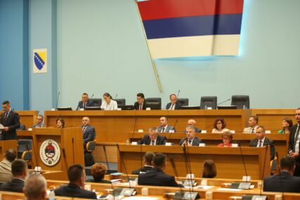 Šta je otkrilo glasanje na posebnim sjednicama NSRS: I SDS protiv Ustavnog suda, Cvijanovićeva, za razliku od Dodika, nema problema oko veta