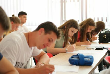 Borba za indekse: Na univerzitetima u Srpskoj održani prijemni ispiti, broj prijavljenih kandidata premašio upisne kvote