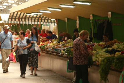 cijena voća i povrća na banjalučkoj tržnici