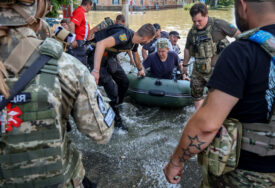 Prijeti i kolera: SZO hitno poslala pomoć u poplavljene dijelove Ukrajine