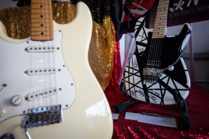 Hendriksova Gitara vrijedna više od milion dolara: Muzički instrument iz 1961. godine pušten u prodaju (FOTO)