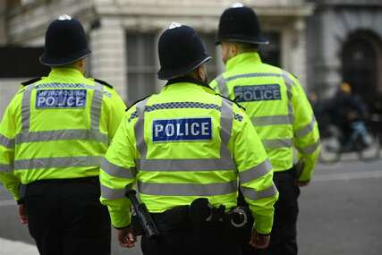 HAOS U LONDONU Na karnevalu izbodeno 8 osoba, stotine uhapšenih (VIDEO, FOTO)