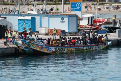 NASUKANO OKO 50 LJUDI  Obalska straža krenula ka brodu sa migrantima