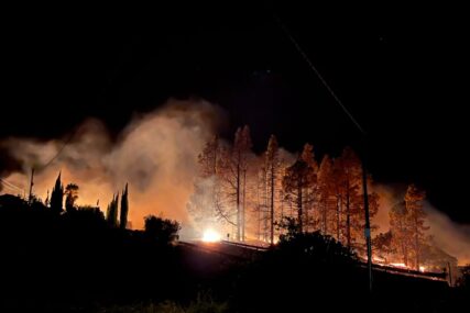 Visok rizik od izbijanja požara: Više od milion ljudi danas je ostalo u svojim kućama zbog vrelog talasa