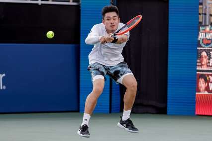 JEZIVE SCENE Kineski teniser se srušio na meču u Vašingtonu (VIDEO)