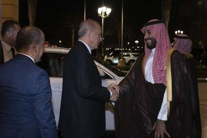 Bio je široke ruke: Erdogan poklonio saudijskom prestolonasljedniku prvi turski automobil