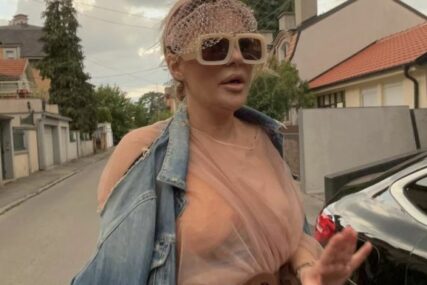 Neočekivano izdanje Ana Nikolić nakon skandala: Pjevačica "zaglavila" na piću u kafani pored benzinske pumpe (VIDEO)