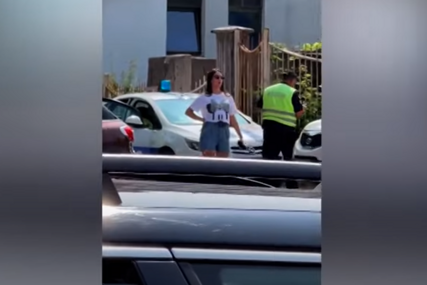 “Nisu mogli sa njom da izađu na kraj” Anđela Đuričić divljala i urlala na policiju, oni odmah zvali pojačanje (VIDEO)