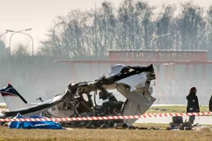 SRUŠIO SE AVION U vazdušnoj nesreći 5 osoba poginulo, a najmanje 7 povrijeđeno (FOTO)