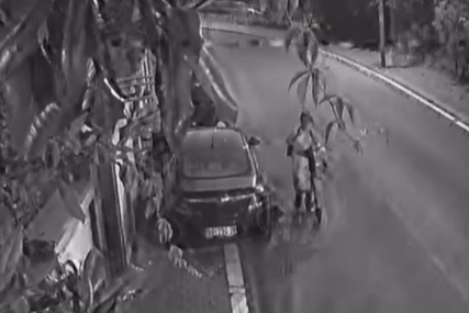 Šokiran prizorom ispred zgrade: Muškarac izašao na terasu, pa vidio da iz njegovog automobila vire noge (VIDEO)