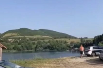 TRAGEDIJA KOD BUGOJNA U jezeru se utopio mlađi muškarac (VIDEO)