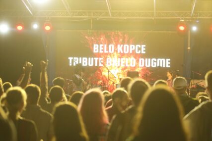 Makedonsko Bijelo dugme razgalilo publiku na Busija Rok festivalu: Željko Bebek, Mladen Vojičić Tifa i Alen Islamović u glasu jedne osobe (FOTO)