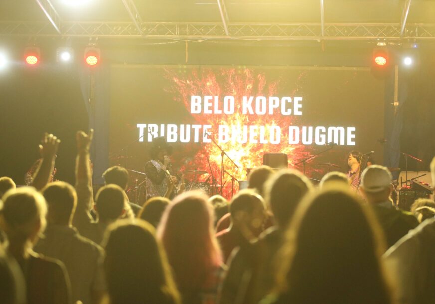 Makedonsko Bijelo dugme razgalilo publiku na Busija Rok festivalu: Željko Bebek, Mladen Vojičić Tifa i Alen Islamović u glasu jedne osobe (FOTO)