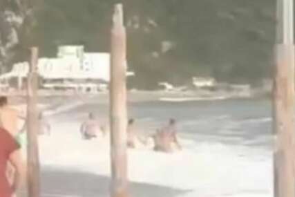 Tragedija u Crnoj Gori jedva izbjegnuta: Plivač nije mario za crvenu zastavicu na plaži (VIDEO)