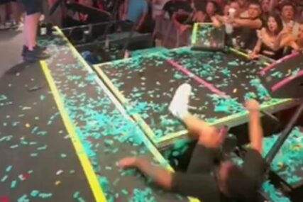 Džala Brat propao kroz binu: Nevjerovatan pad repera na nastupu, jedva ga izvukli iz rupe (VIDEO)