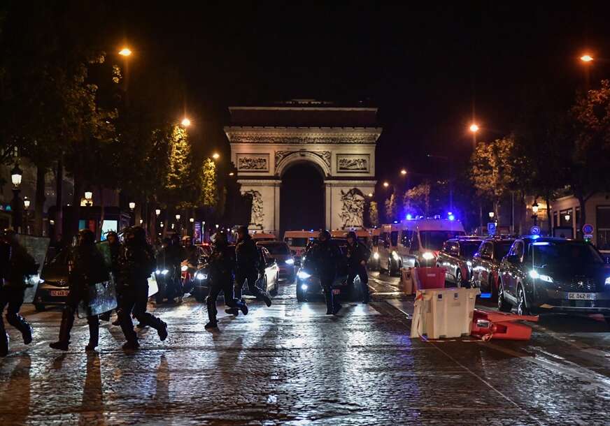 Još uvijek traju nemiri u Francuskoj: Tokom noći privedeno 16 osoba
