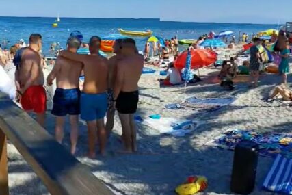 Cijela plaža se čudila onom šta rade "Gužvu nekako i da preživiš, ali ovo nikako" (VIDEO)