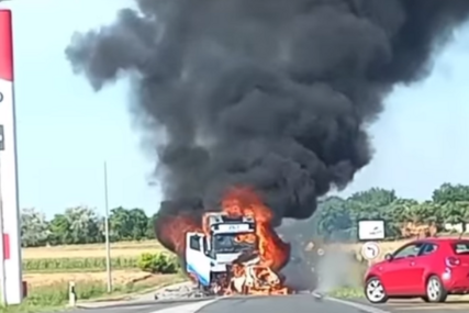 Pretvorio se u buktinju: Kamion u potpunosti izgorio, iz njega navirao crni gusti dim (VIDEO)