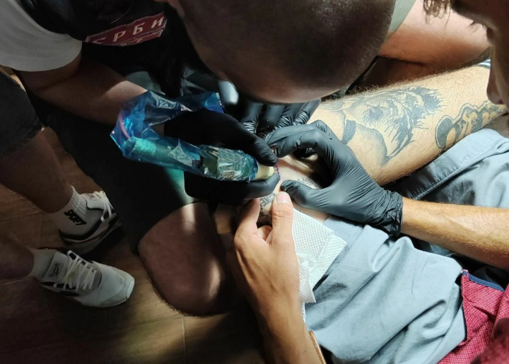 Tetoviranje u kafiću