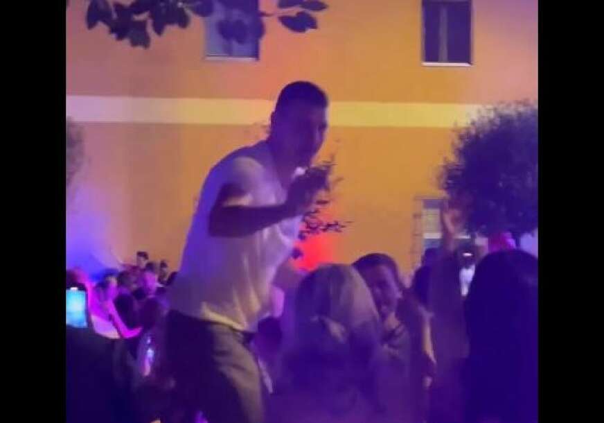 Nikola Jokić pleše na koncertu
