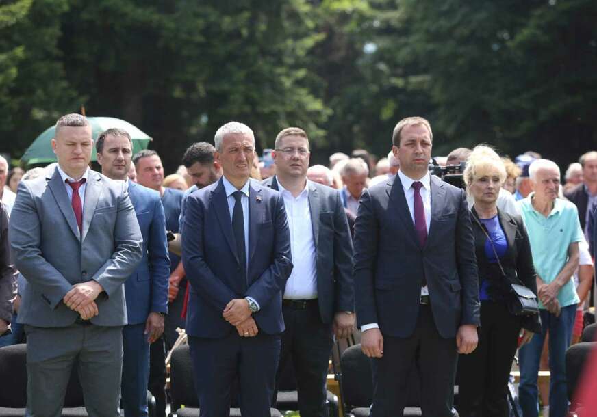 "Svake godine dolazimo na junačku planinu" Selak i Torbica na obilježavanju Bitke na Kozari (FOTO)