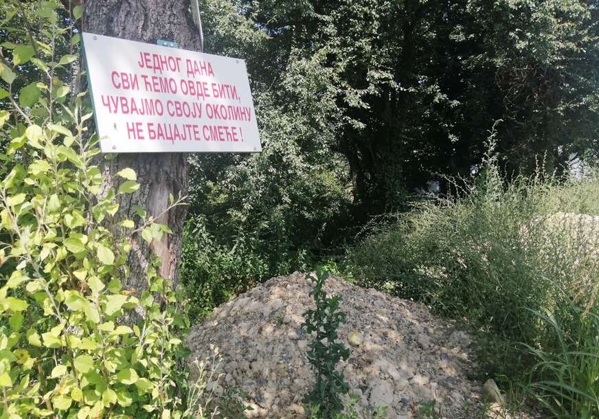 "Jednoga dana svi ćemo ovdje biti" Upozorenje na groblju u Srpcu pored kojeg svi zastajkuju (FOTO)