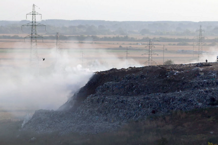 Požar na deponiji: Intervenisali vatrogasci, na terenu i bageri (VIDEO)
