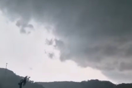 "Sastavilo se nebo sa zemljom" Jako nevrijeme pogodilo Srbiju, vjetar nosio sve pred sobom (VIDEO, FOTO)