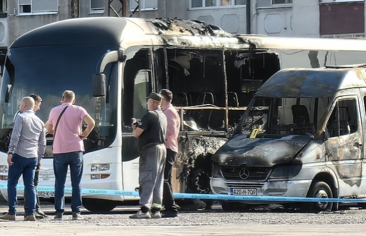 Izgorjela dva autobusa
