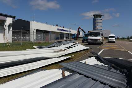 NEZAPAMĆENO NEVRIJEME Na banjalučkom aerodromu otkinut krov, a unutra kao poslije tornada (FOTO)