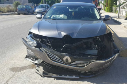 "Usporite, upalite duga svjetla i oprez" Srbinu uništen auto nakon što je udario divlju svinju u Grčkoj