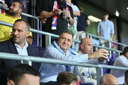 "Aj Borac" Dodik iz lože stadiona u Beču bodri Banjalučane (FOTO)