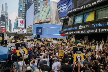 Štrajk zbog radnih uslova: Na Tajms skveru održan najveći protest filmskih zvijezda dosad