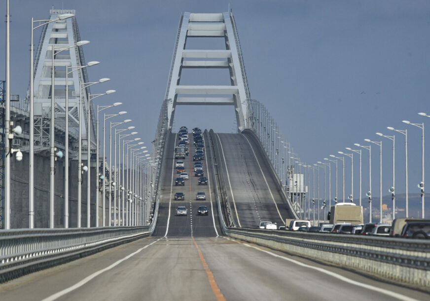 Automobili na Krimskom mostu
