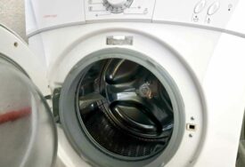 Prašak i topla voda neće uvijek riješiti problem: Ovo je najčećih 7 grešaka koje pravite prilikom pranja veša