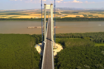 Rumuni otvaraju svoj "Golden Gejt": Pogledajte kako izgleda 3. najveći viseći most u Evropi (VIDEO)