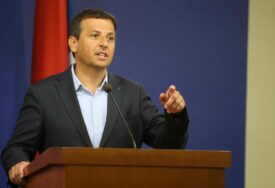 (VIDEO) “Prije bih skočio u jamu i uhvatio za živu struju na dalekovodu” Vukanović odbio poziv na sastanak sa vladajućom koalicijom vezano za lokalne izbore
