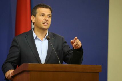 „Sad mu vjeruju, a nisu kada ga je Dodik zvao na rakiju“ Vukanović tvrdi da Šmit vodi podmuklu kampanju u korist lidera SNSD (VIDEO)