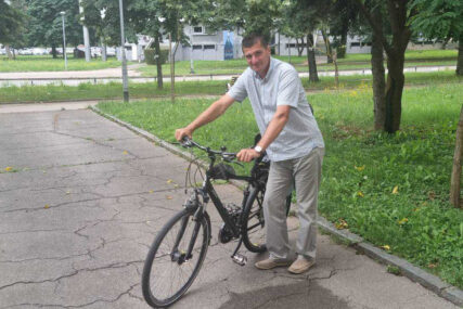 Novo Grujić došao na posao biciklom