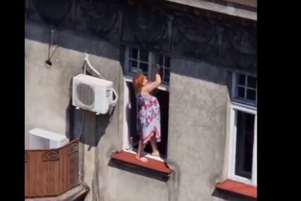 Od prizora noge klecaju: Žena na vrh zgrade na rizičan način pere prozore (VIDEO)