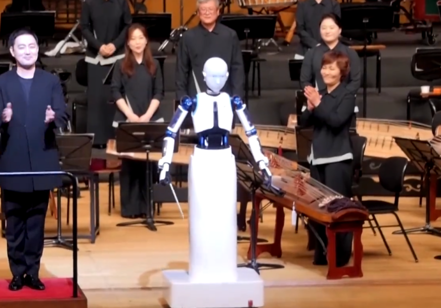 Robot dirigovao orkestrom
