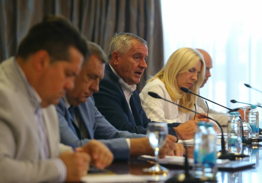 U Banjaluci je počeo sastanak predsjednika Vlade Republike Srpske Radovana Viškovića sa direktorima i rukovodstvima svih javnih preduzeća