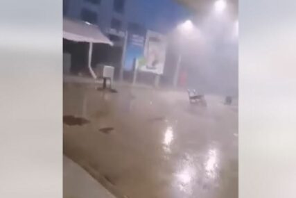 Nevrijeme napravilo haos u Sloveniji: Poplavljeni objekti, zaustavljeni vozovi, vjetar nosio krovove (VIDEO, FOTO)