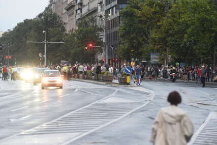Protest “Srbija protiv nasilja”: Blokiran saobraćaj ispred Skupštine