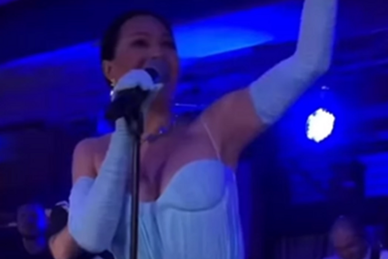 CECA KAO HOLIVUDSKA DIVA Pjevačica hipnotisala publiku glamuroznim stajlingom (FOTO)