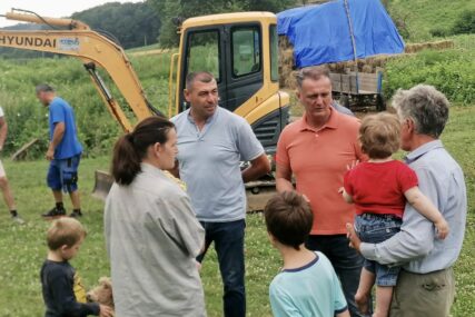 Počeli radovi, Stankovići još malo u svojoj kući: Dražen Vrhovac sa desetočlanom porodicom dočekao majstore