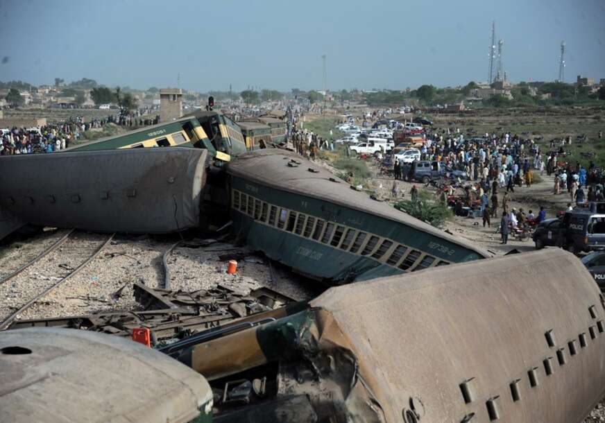 Nesreća u Pakistanu, voz iskočio iz šina