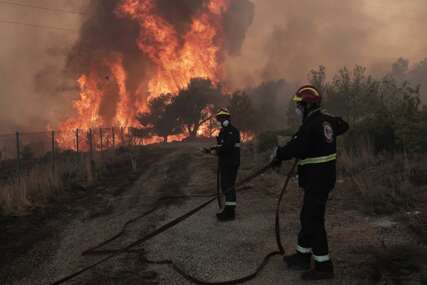 Stotine vatrogasaca na terenu: Borba sa velikim požarima ušla u 6. dan, vatra odnijela 20 života (VIDEO)
